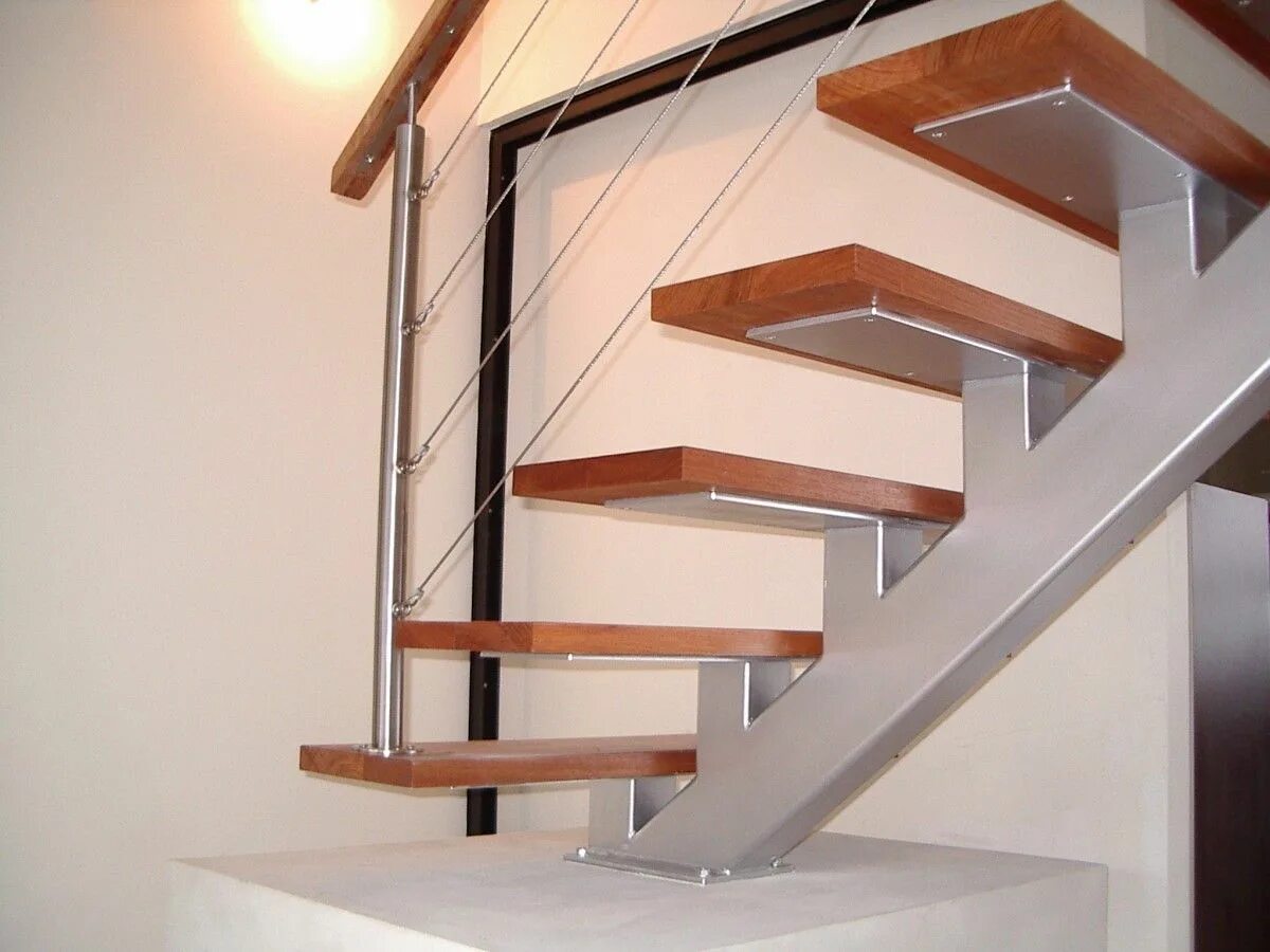 Профильная лестница на второй этаж. Лестница 1 косоур металл. Косоур кл 535.210. Забежная лестница на косоуре. Каркас лестницы 1 косоур.