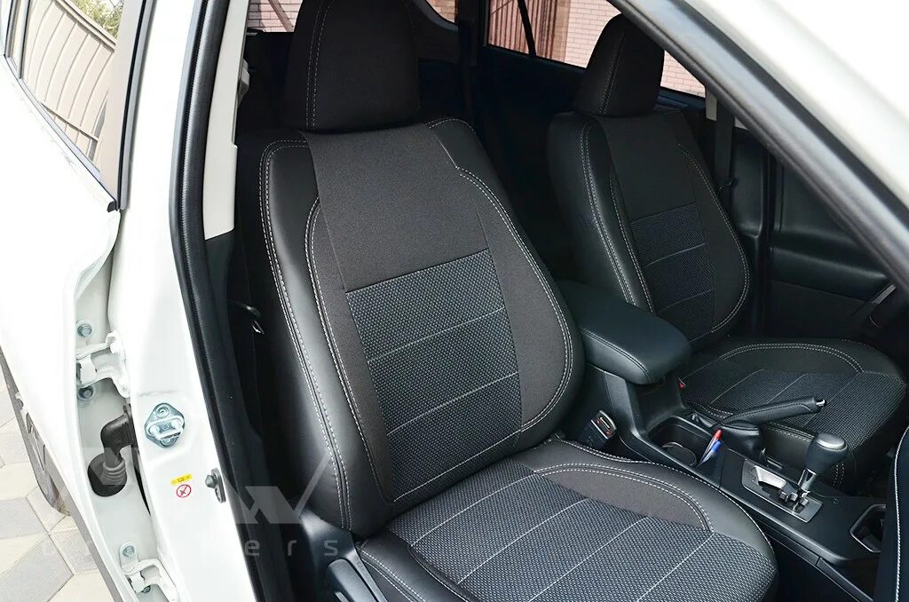 Тойота рав 4 чехлы на сиденья. Чехлы на тойота рав 4. Чехлы на тойота рав 4. Чехол на автомобиль rav4. Чехлы автомобильные рав 4.