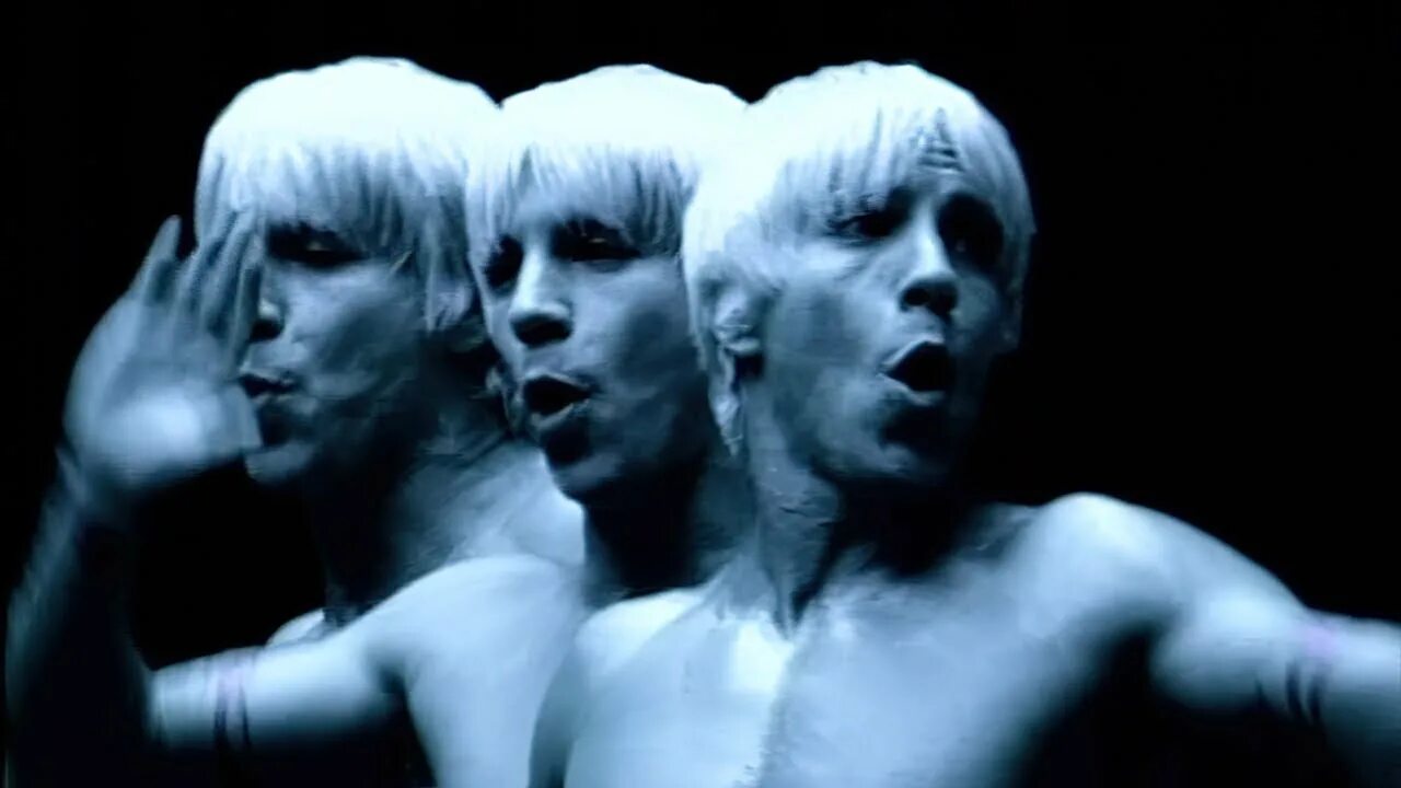 Around the world red hot. Red hot chili peppers around the world. rhcp otherside клип. red hot chili peppers otherside клип. гитары в клипе around the world rhcp.