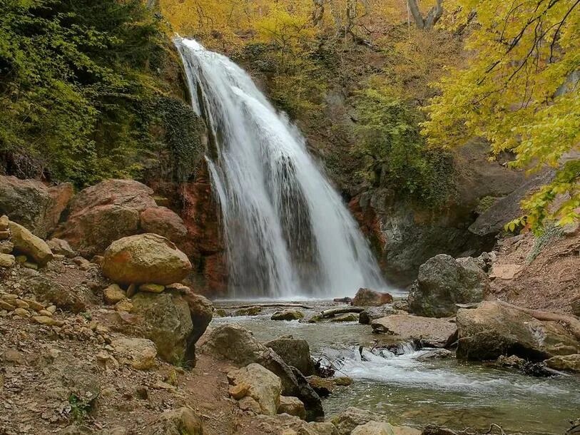 Водопады крыма названия. Водопад Джур Джур. Алушта водопад Джур-Джур. Судак водопад Джур Джур. Посёлок Генеральская водопад Джур-Джур.