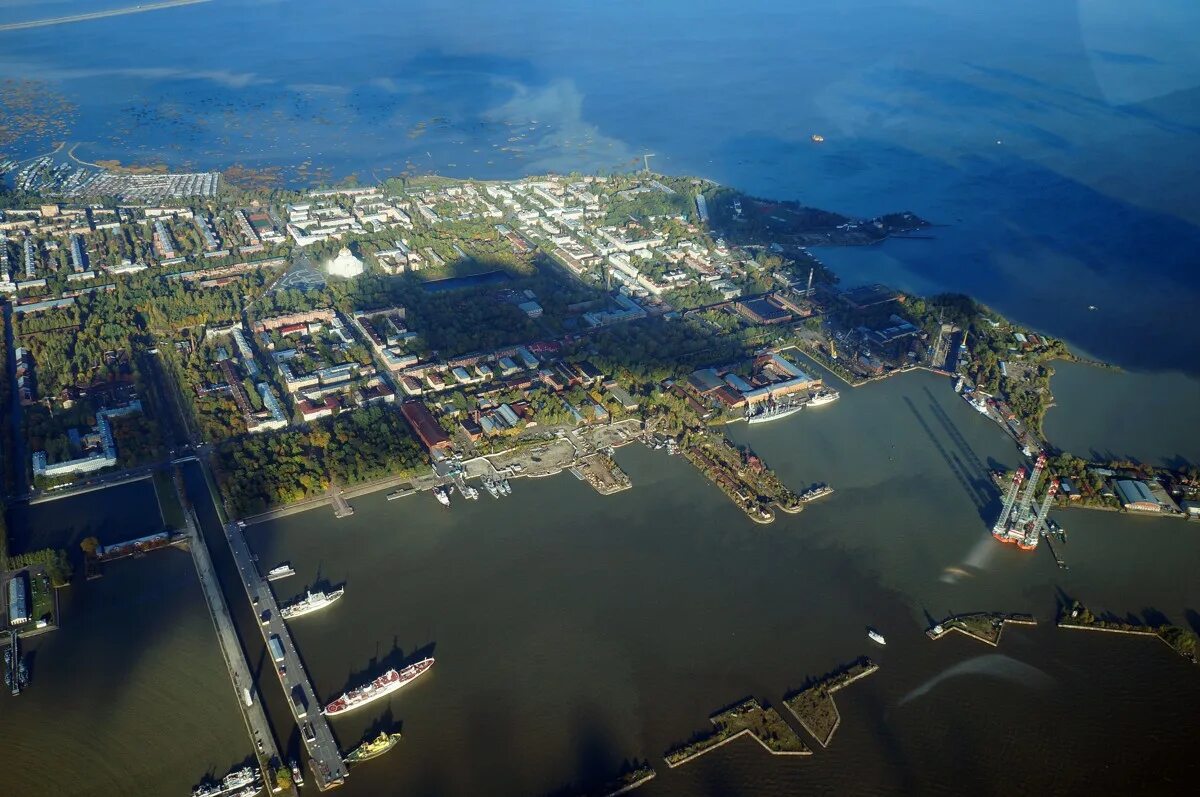 Город порт на острове. Остров котлин кронштадт, санкт-петербург,. Город порт на острове. Город порт на острове. Лас пальмас порт.