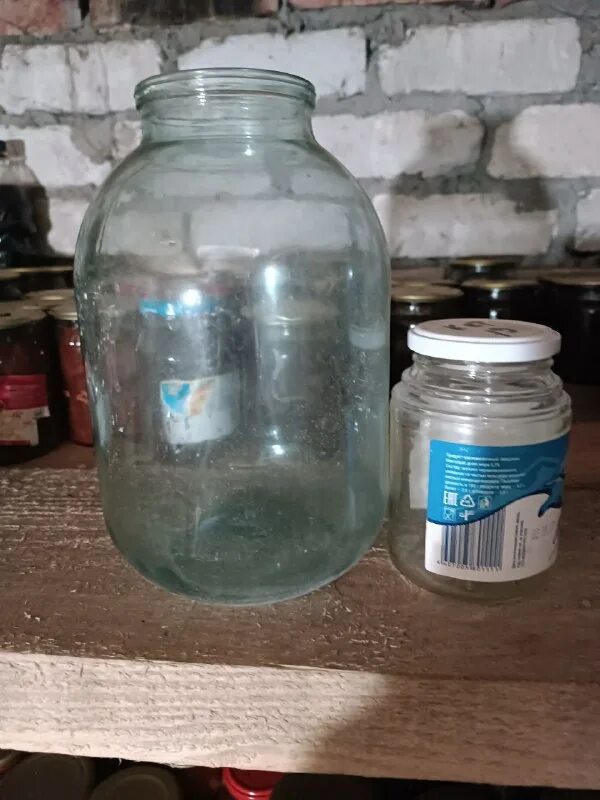 воздух в консервных банках. консервированная вода ссср. в 1999 году продавали банки с воздухом. сметана в стеклянной банке в ссср. в 1999 году продавали банки с воздухом.