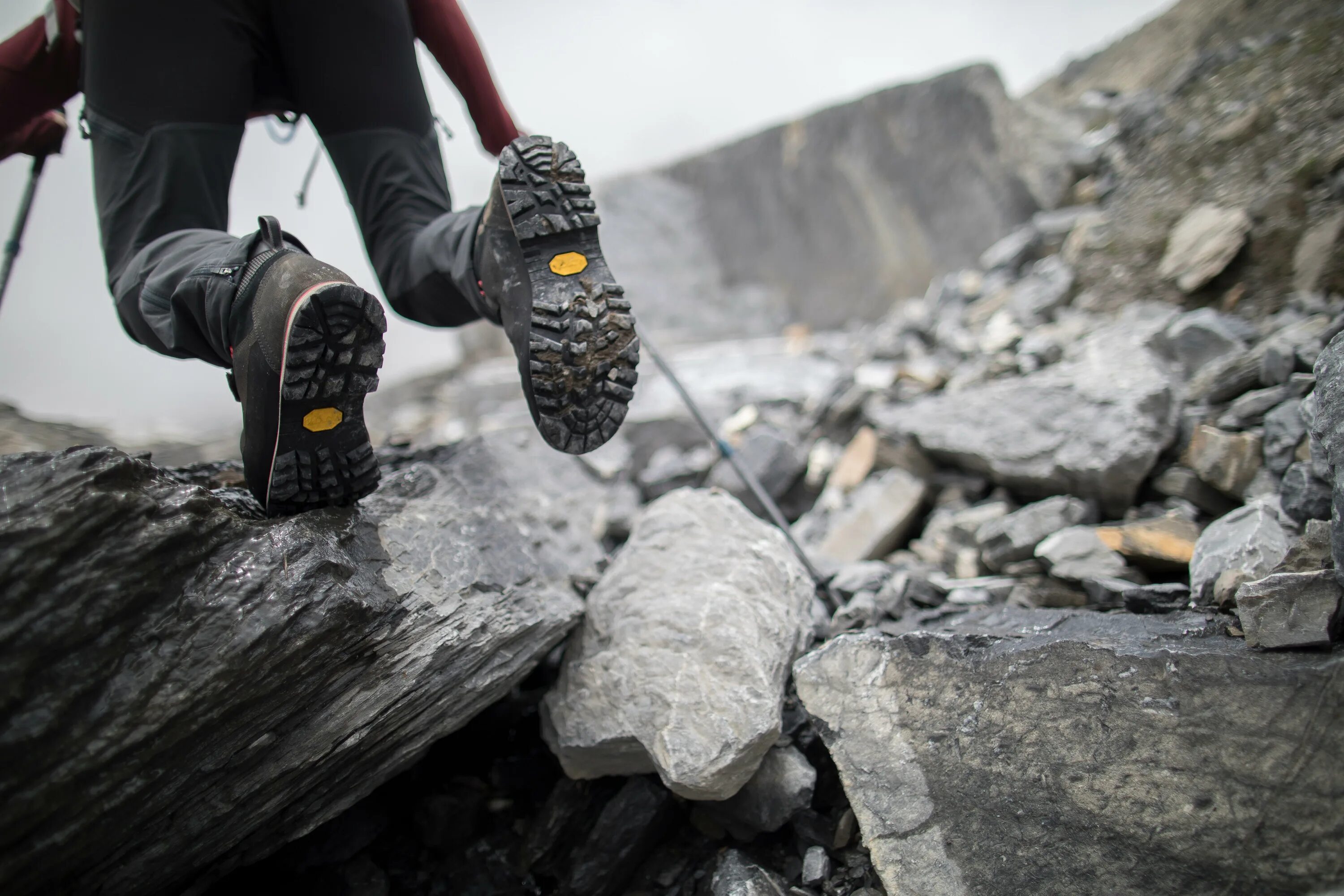 Подошва склона. Подошва горы. Вершина склон подошва. Подошва гор. Пик звездный ергаки фото.