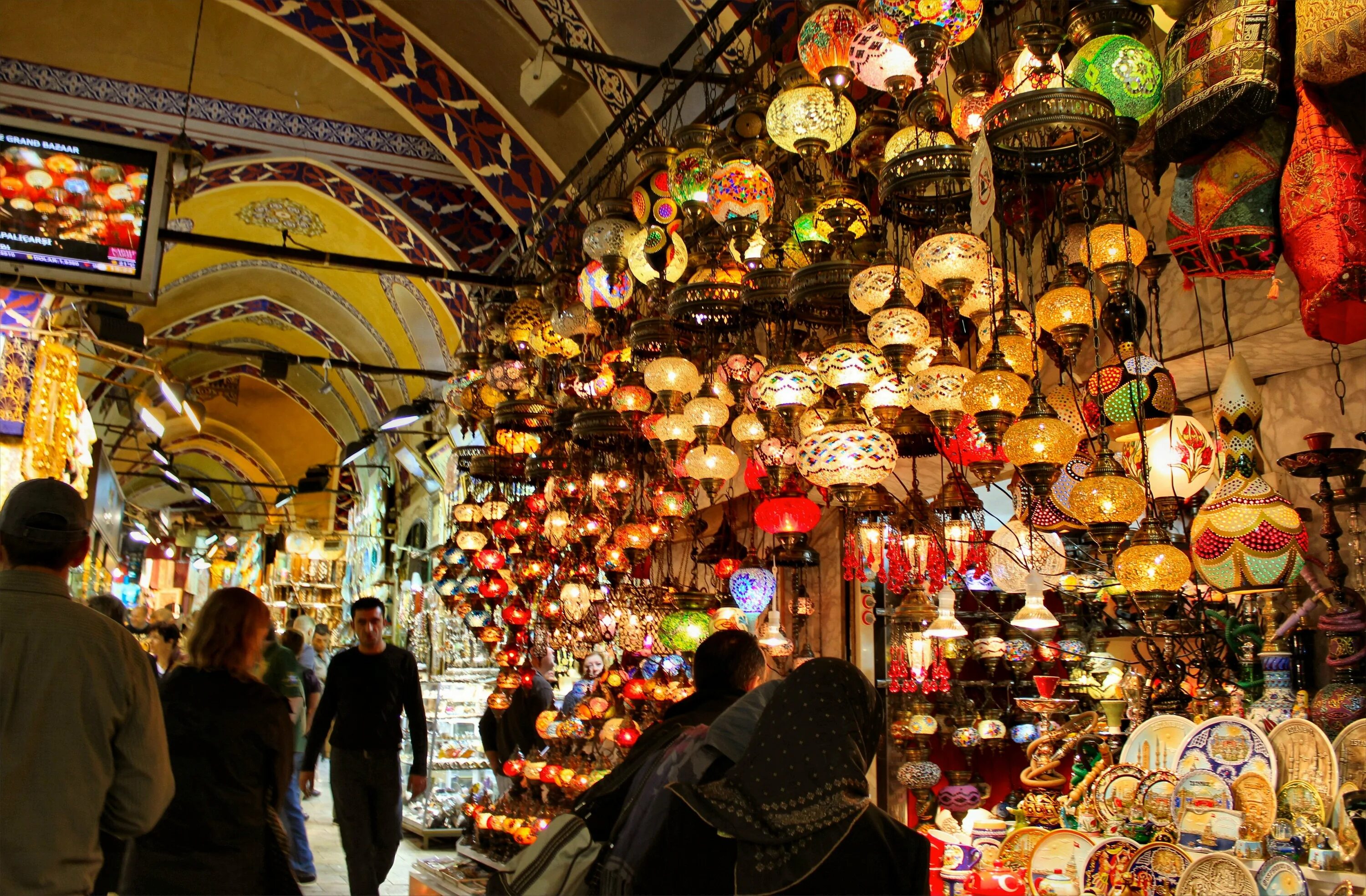 Стамбул где купить. Гранд базар Турция. Рынок в Стамбуле Гранд базар. Рынок Лалели в Турции. Турецкий Гранд базар Стамбул.
