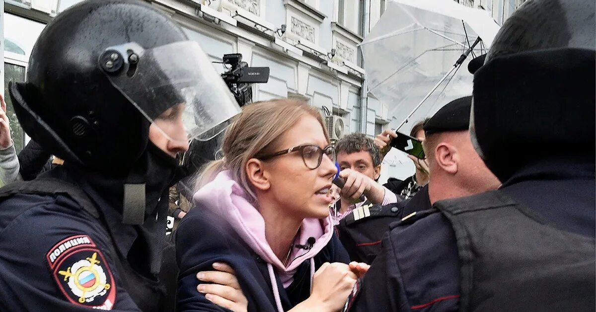 Любовь Соболь 2019 задержание. Любовь Соболь митинг. Соболь на митинге. Любовь Соболь на митинге в США.