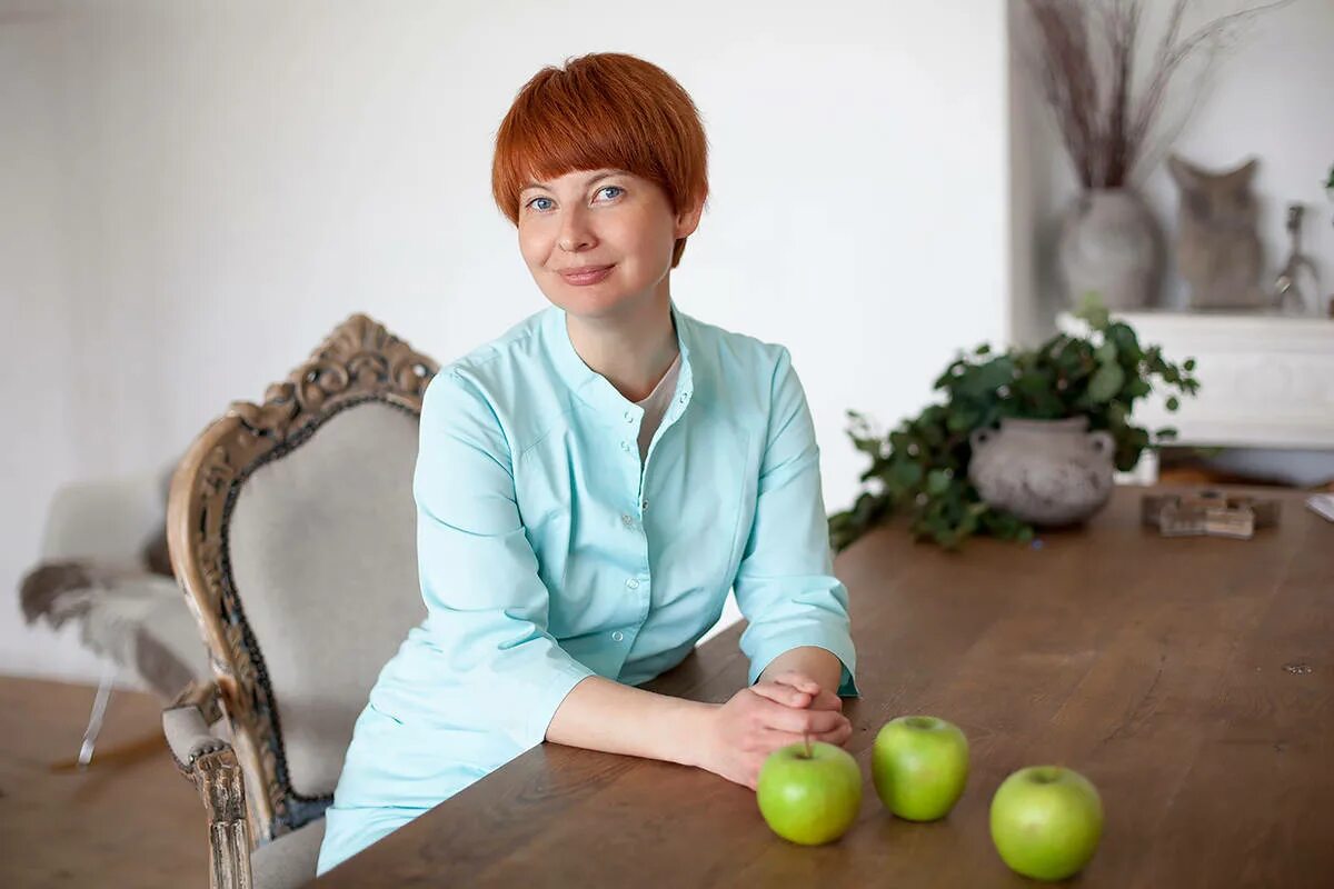 Диетолог нова. Врач диетолог женщина. Диетолог нова. Диета светланы фус. Диетолог с красивыми блюдами.