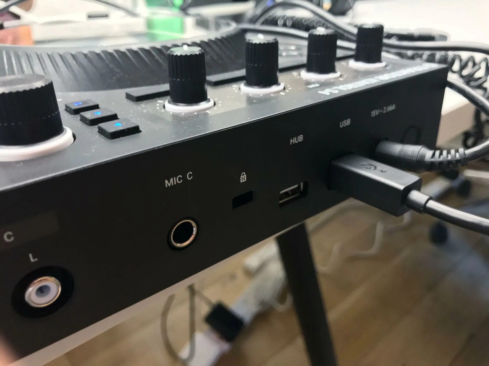 Native instruments s2 mk3. Traktor s2 mk2. traktor s2 mk3 ipad. контроллер s2 mk3. traktor s5 mk3.