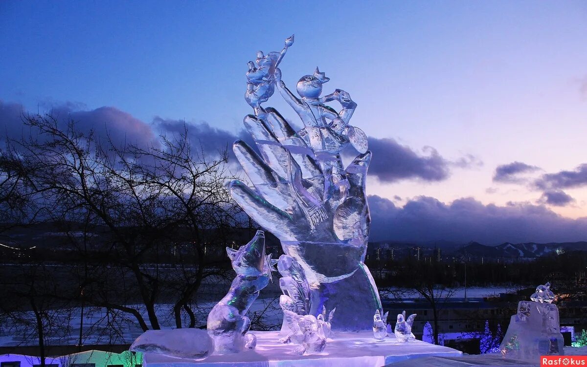 волшебный лед. волшебный лед. ольхон фестиваль ледяных скульптур 2023. волшебный лед сибири 2022 красноярск. ледяные фигуры ангарск 2022.