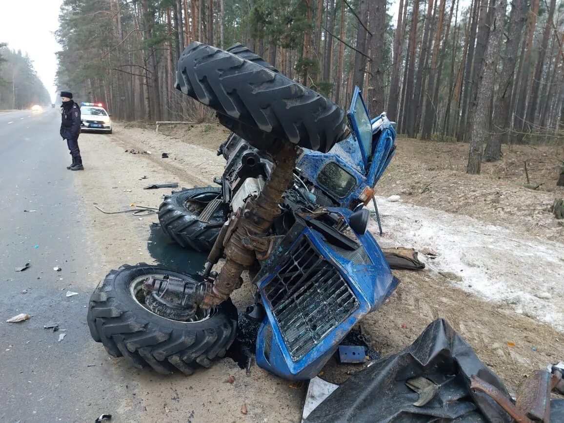 Дтп климово. ДТП В Климовском районе. ДТП В Климово Чуровичи 27 января 2023. Опрокидывании автомобиля травмы. МТЗ на дороге.