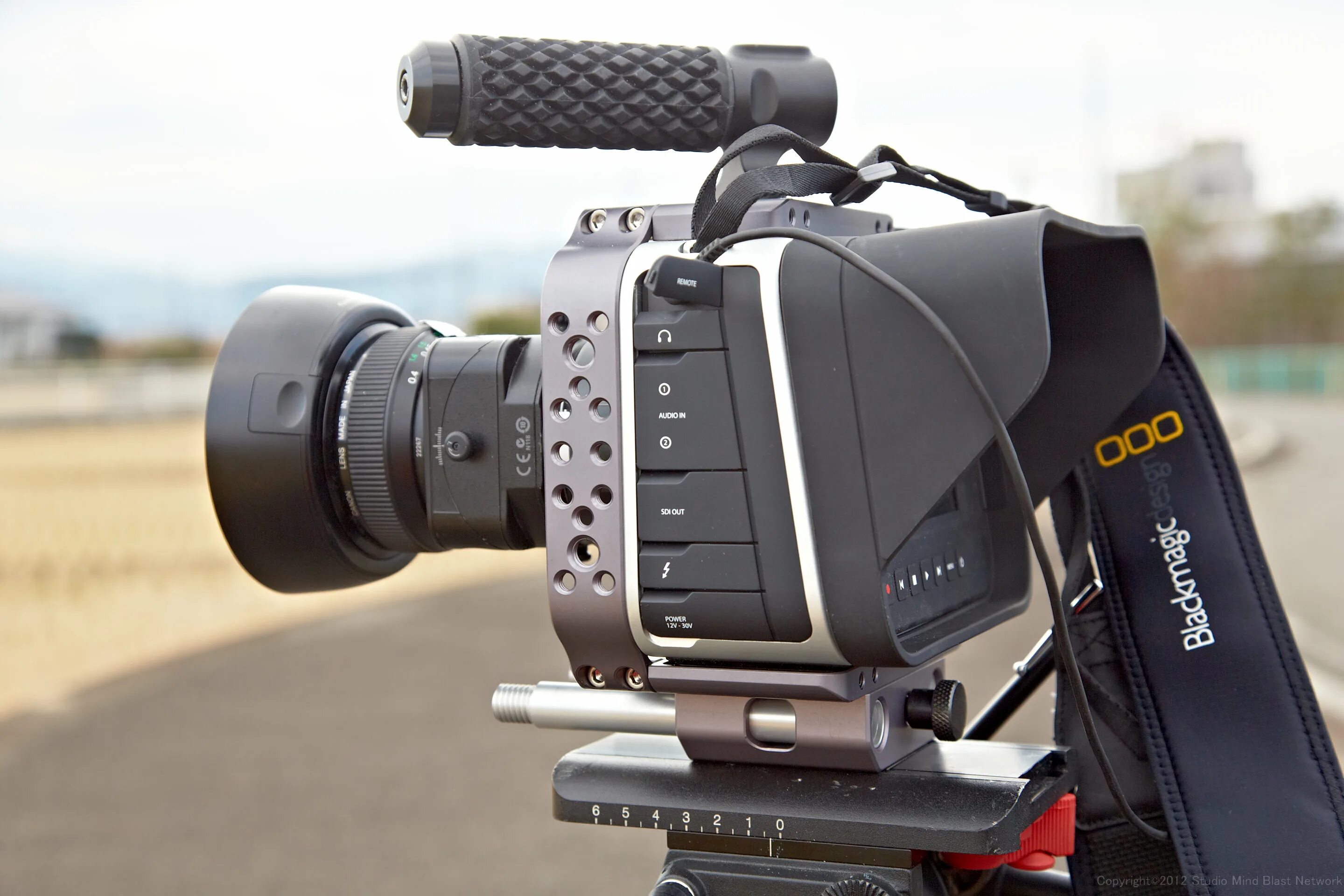 Blackmagic test. Blackmagic 2.5k. BMCC 2.5K. Blackmagic 2.5 габариты. Козырек Blackmagic Cinema Camera.