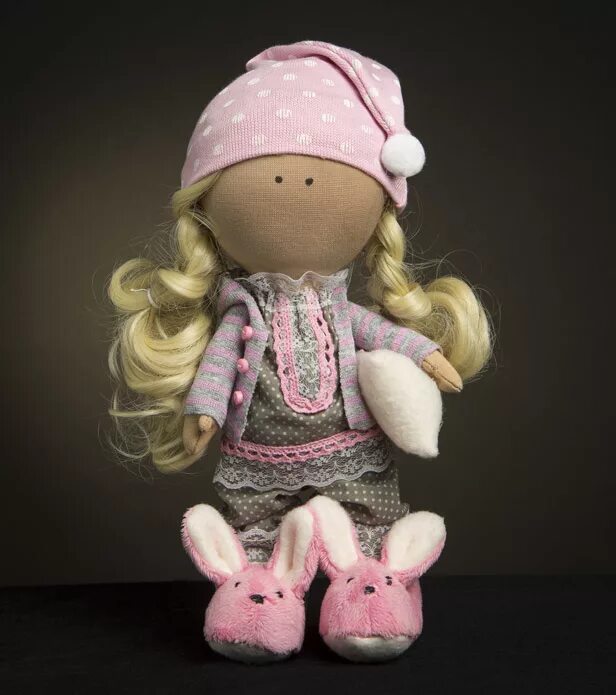 Купить шитье куклы. Кукла толстоножка. Модное хобби наборы для шитья кукол. Тряпичная интерьерная кукла.