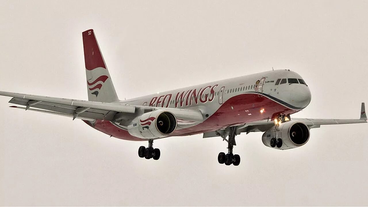 Ту 204 2024. Ту-204 ред вингс. ту 204 100 red wings. ту-204 64050. боинг 767 ред вингс.
