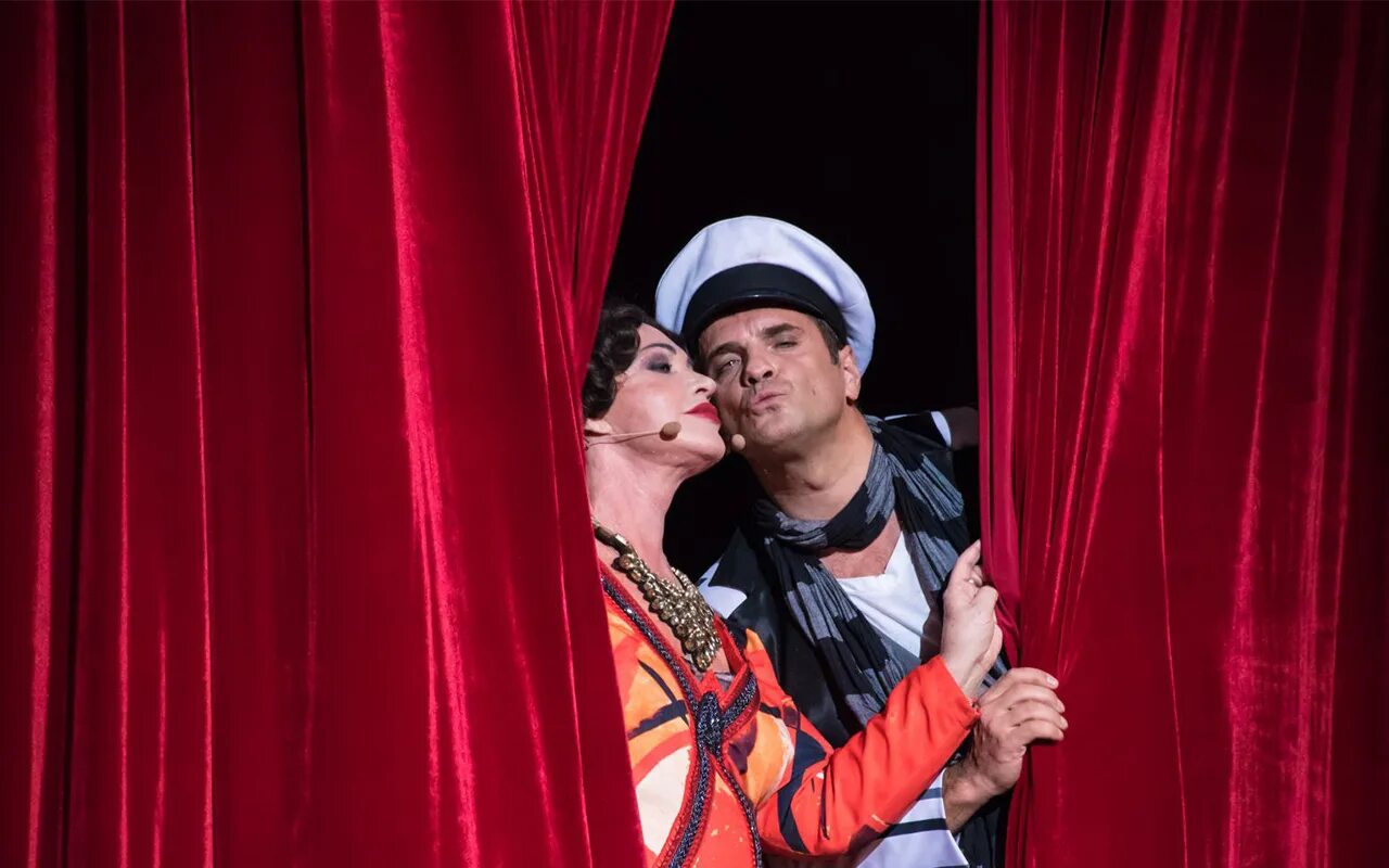 12 стульев театр. 12 стульев спектакль тюз саратов. 12 стульев яременко театр бабкиной. 12 стульев постановка. 12 стульев театр.