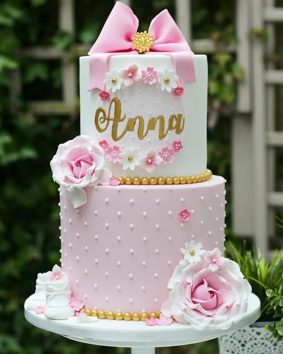 Красивый торт на рождения девочки. Торт девочка. Красивые торты для девочек. Двухярусный торт для девочки. Стильный торт для девочки.
