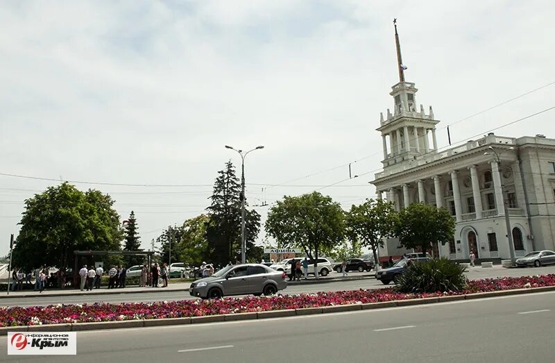 Севастополь открытый город. Остановка Ушакова Севастополь. Площадь Ушакова Севастополь 137. Севастополь площадь Ушакова галерея. Остановка площадь Ушакова.