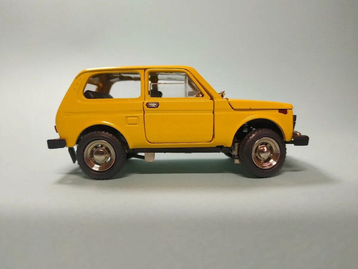 Ваз 2121 нива 1977 года. Ваз нива 1 8. Ваз 2121 1 24. Солидо нива 2121. Модель 1:8 ваз-2121 нива.