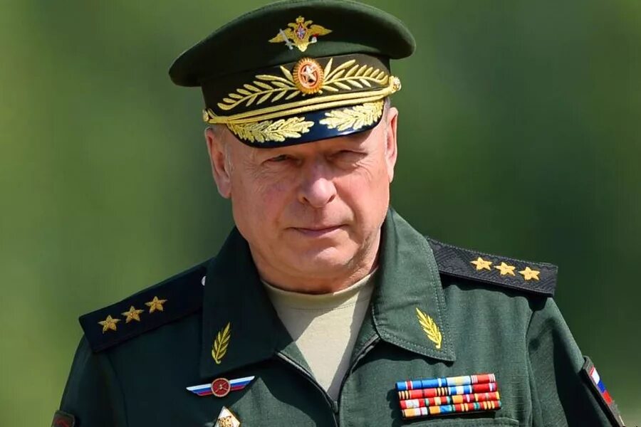 Армейский генерал. Генерал АРМИ Алек Салякав.