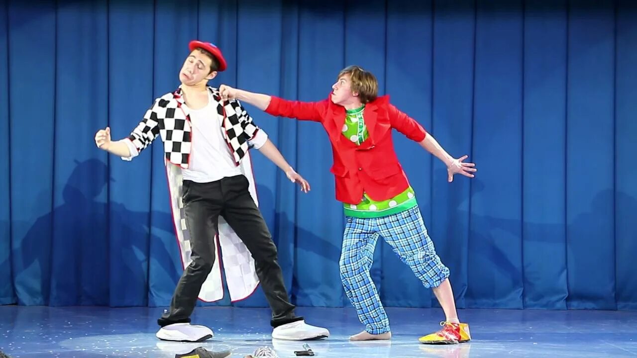 Аккордеоны театр на юго западе. Синхробуффонада актуальность. Аккордеон запад. Спектакль чук и гек псков. Вальс на баяне.