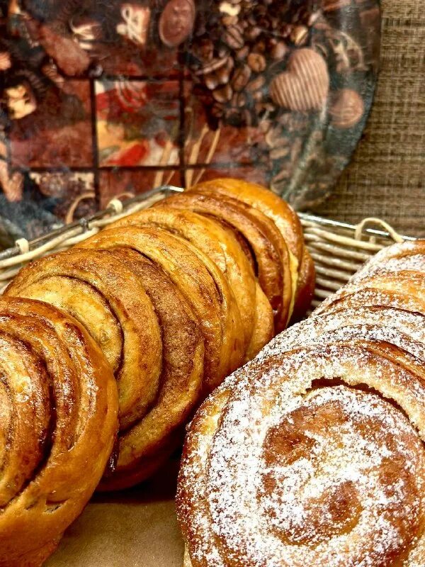 скидка 20% на выпечку. горячая выпечка. выпечка на белом фоне. 20 выпечку. 20 выпечку.