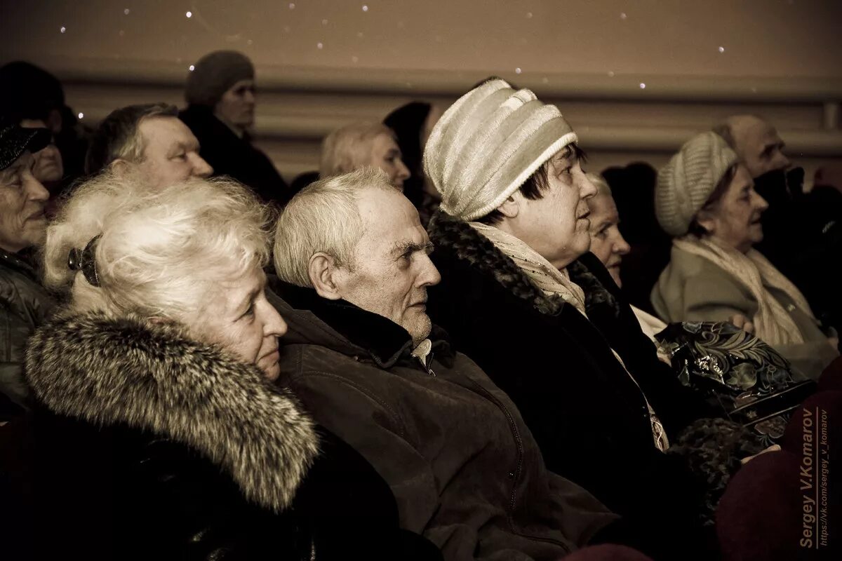 Добрый зритель в девятом ряду. Добрый зритель в девятом ряду. Добрый зритель в девятом ряду. Райкин добрый зритель в девятом ряду текст. Аркадий райкин.