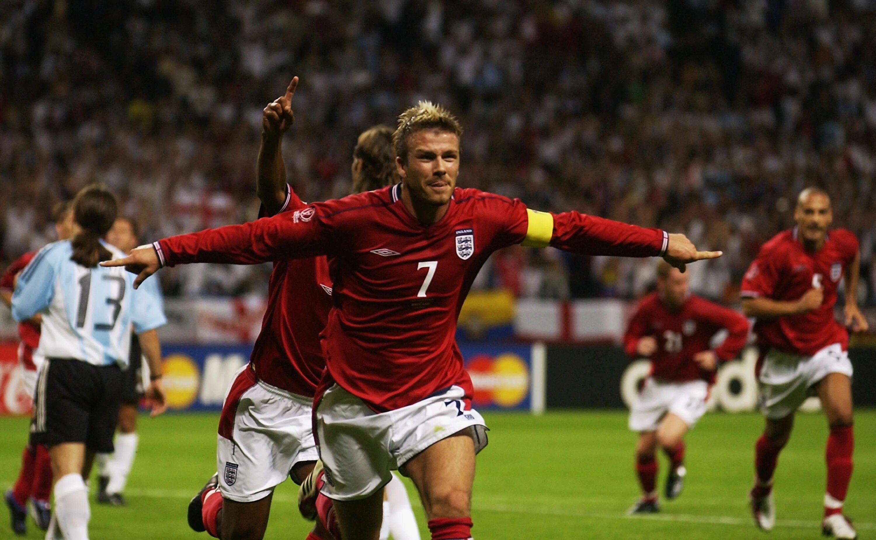 English footballers. Футболисты сборной англии. Харри кейн футболист. Люк шоу фифа. Харри кейн сборная англии.