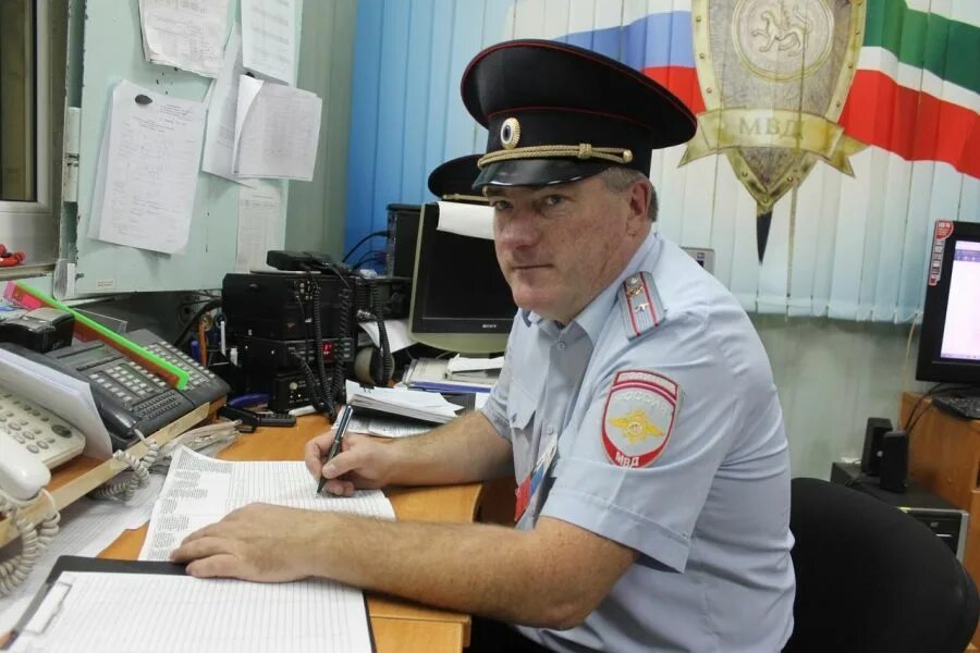 Дежурная часть нижегородской области. Полицейский в дежурной части. Оперативный дежурный МВД. Сотрудники дежурной части.