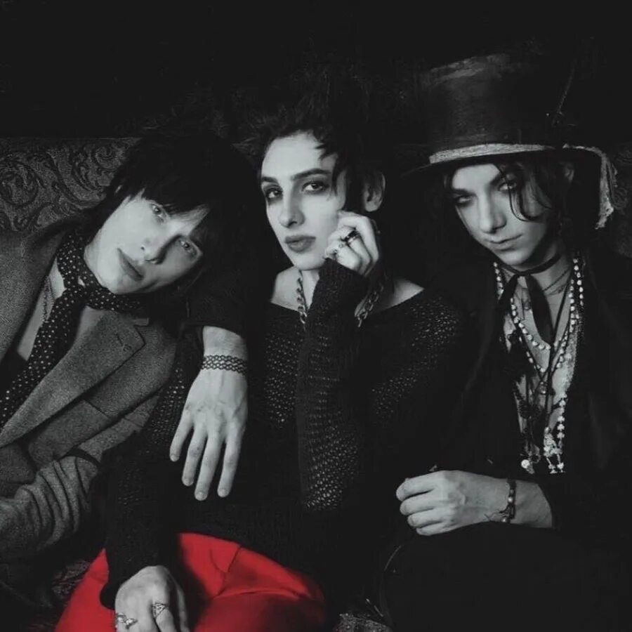 Palaye Royale Fever Dream. Palaye Royale знак. Группа Palaye Royale Lonely. Palaye royale песни