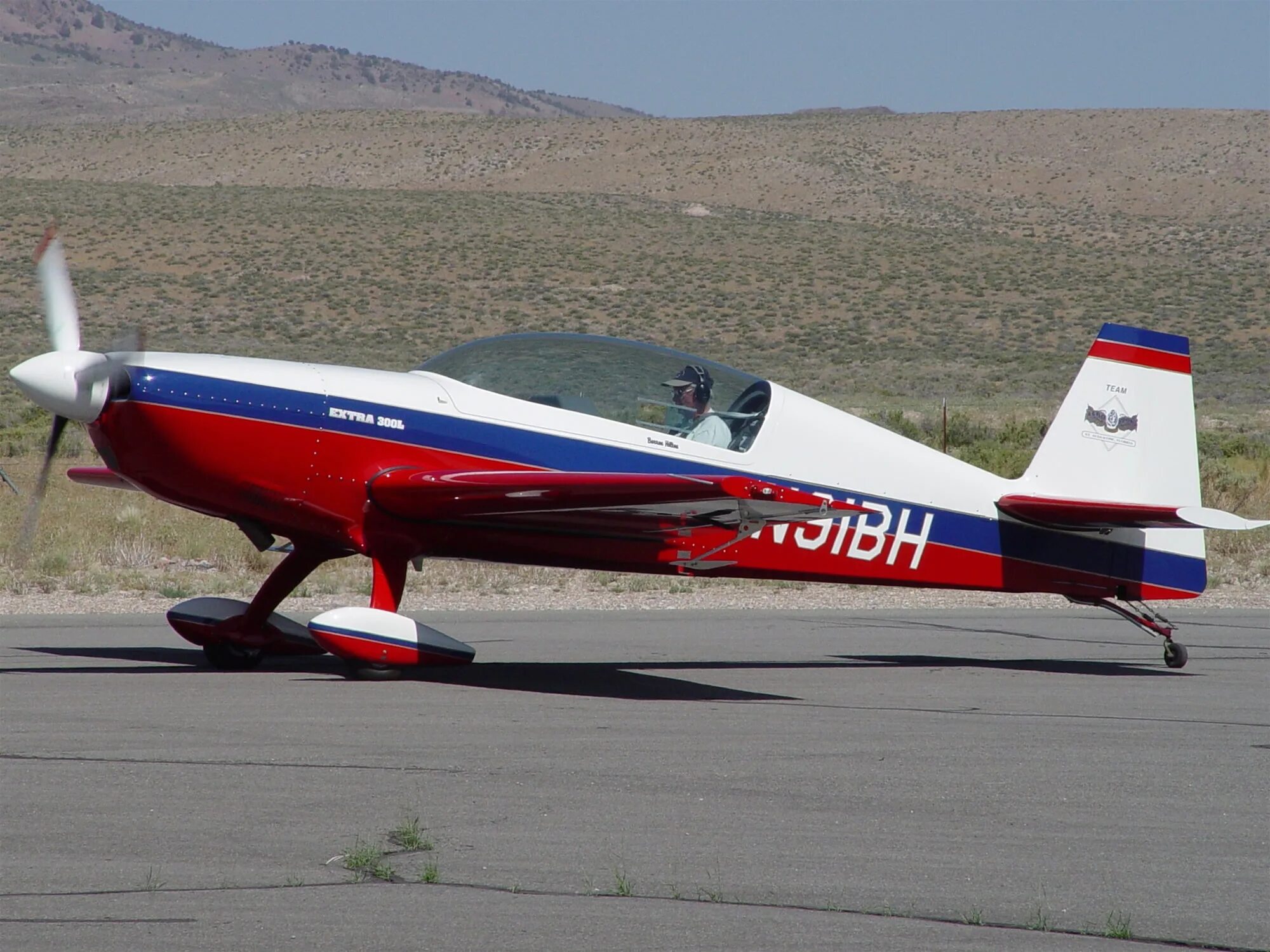 Полет 300. Самолет extra 300l. extra ea-300sc. самолёт extra 300llp. спортивный самолет extra-300.