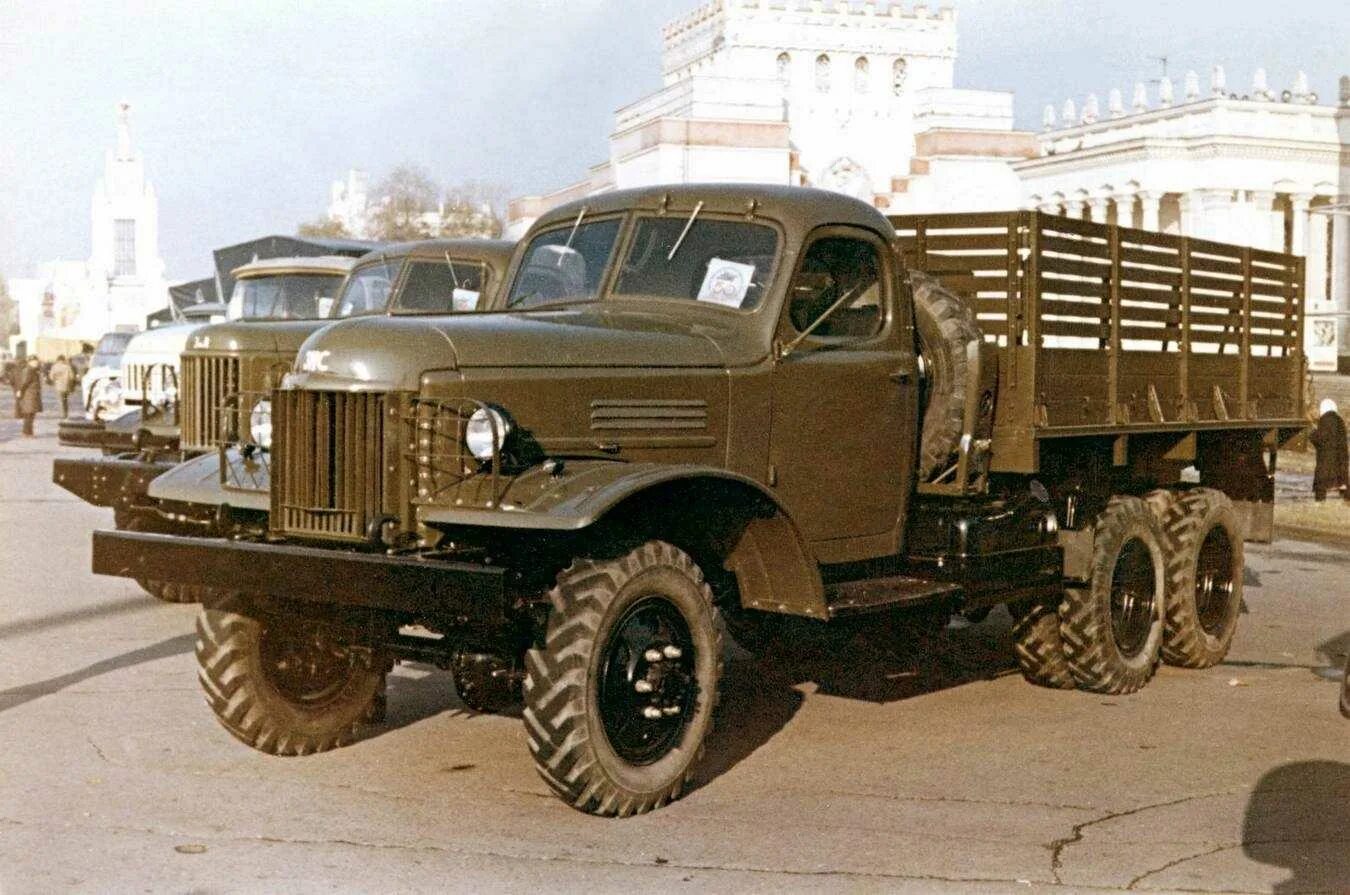 Зис 151 модель звезда. Зис 151. Зил-151 грузовой автомобиль. Работницы на зиле. Зил 151.