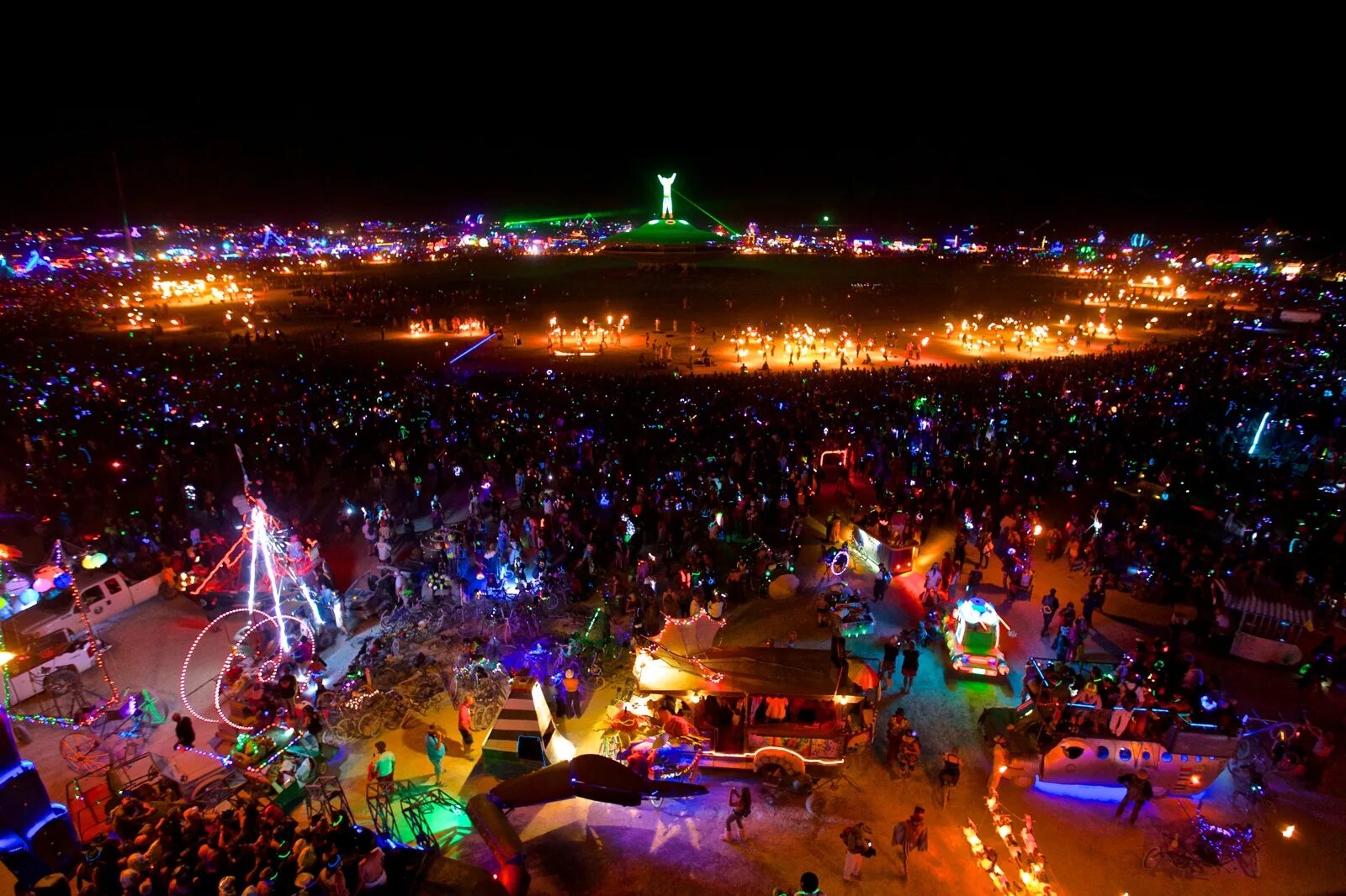 Фестиваль в сша в пустыне burning man. Невада бернинг мэн. Фестиваль в мене. Burning man 2013. Фестиваль в пустыне невада burning man.