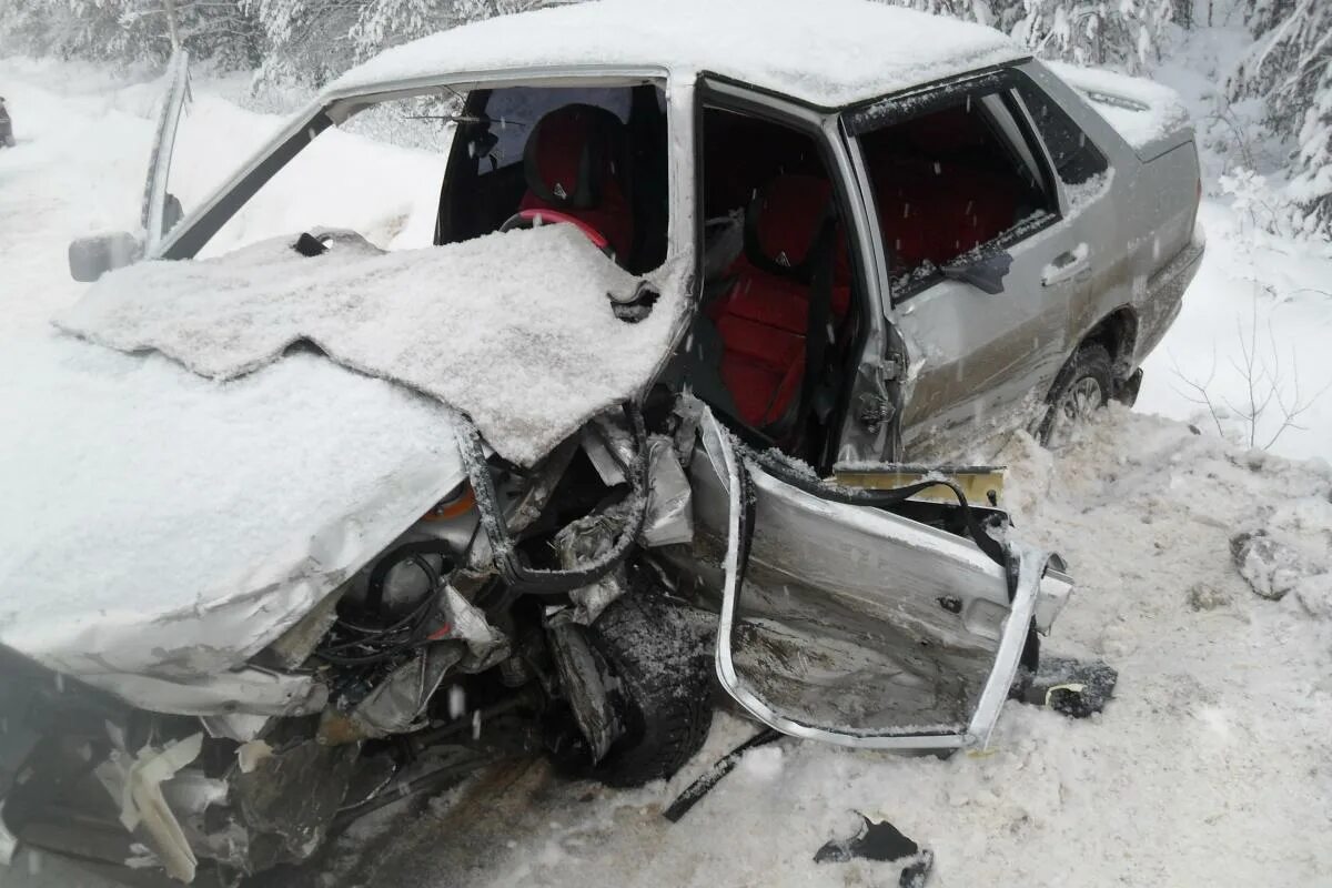 Авария в сыктывдинском районе. Дтп в коми за последние сутки. Республика коми ухта дтп. Авария в коми на трассе сыктывкар ухта. Авария в сысольском районе.