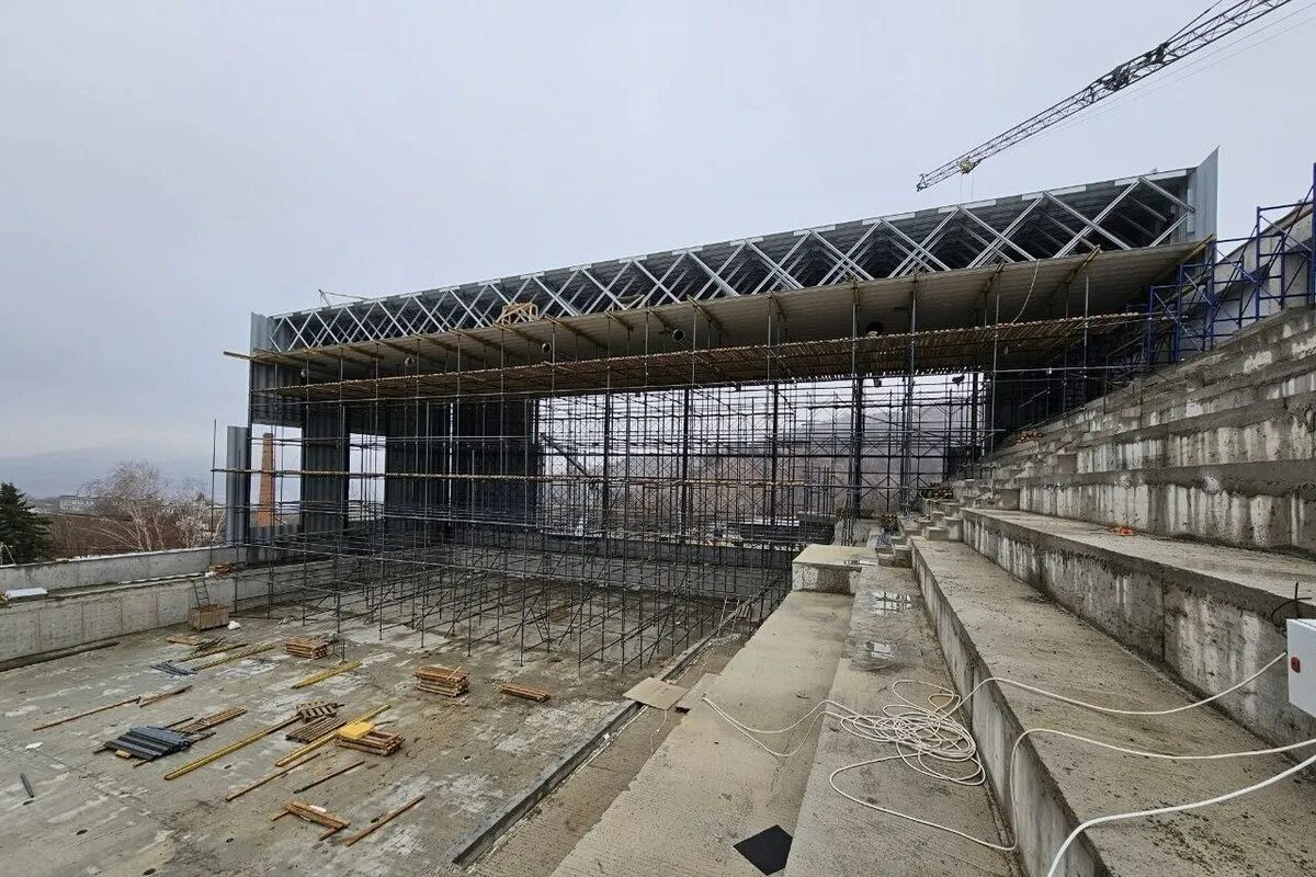 Утренний объезд строек - будущий городской бассейн "Арена Кисловодск". Почти пол