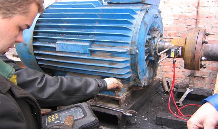 концевые выключатели мостового крана 10т. ходовой редуктор козлового крана. электрогенератор крана смк 10. вибродиагностика асинхронного двигателя. электродвигатель установка на кран.