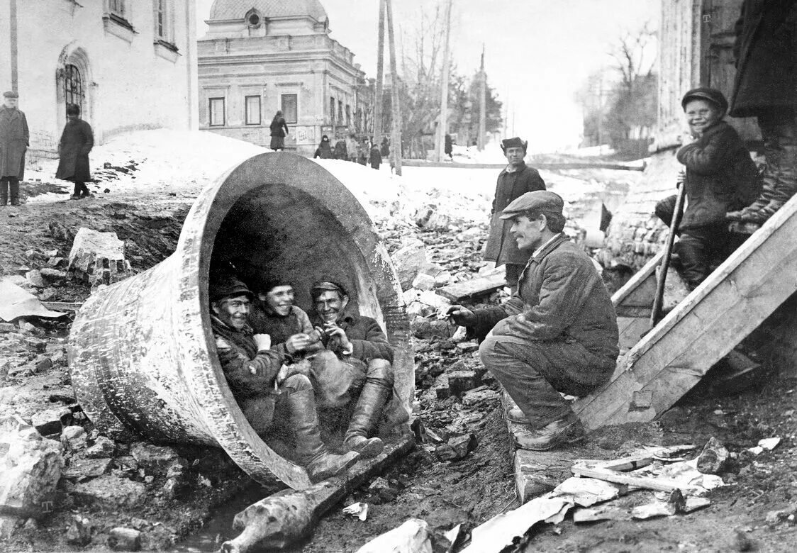 Церковь после революции. Революция 1917 гонения на Церковь. Большевики разрушали храмы 1917. Гонения Большевиков на Церковь. Разрушенные храмы в 1917 году в России.