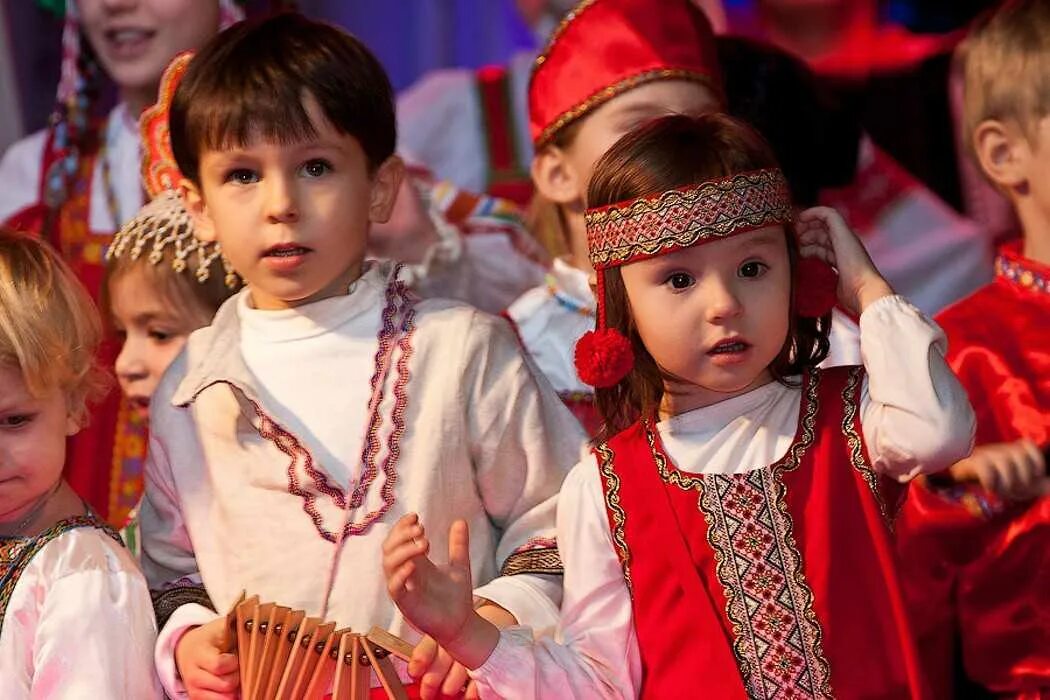 Фольклор для детей. Дети в национальных костюмах. Культура народов. Детский музыкальный фольклор.