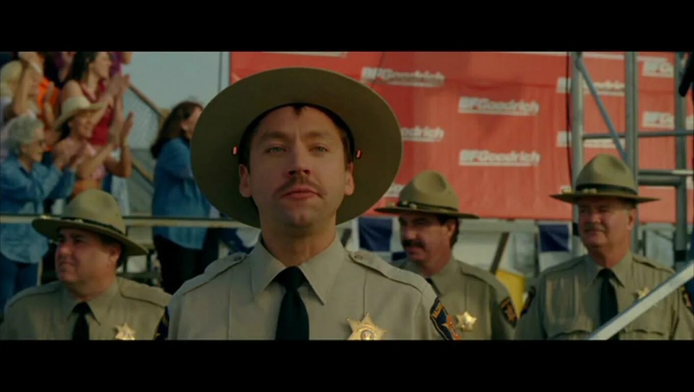 Придурки фильм жан рено. Комедия про братьев придурков. Придурки фильм 1995. Придурки рено. Придурки из хаззарда шлем из броненосца.