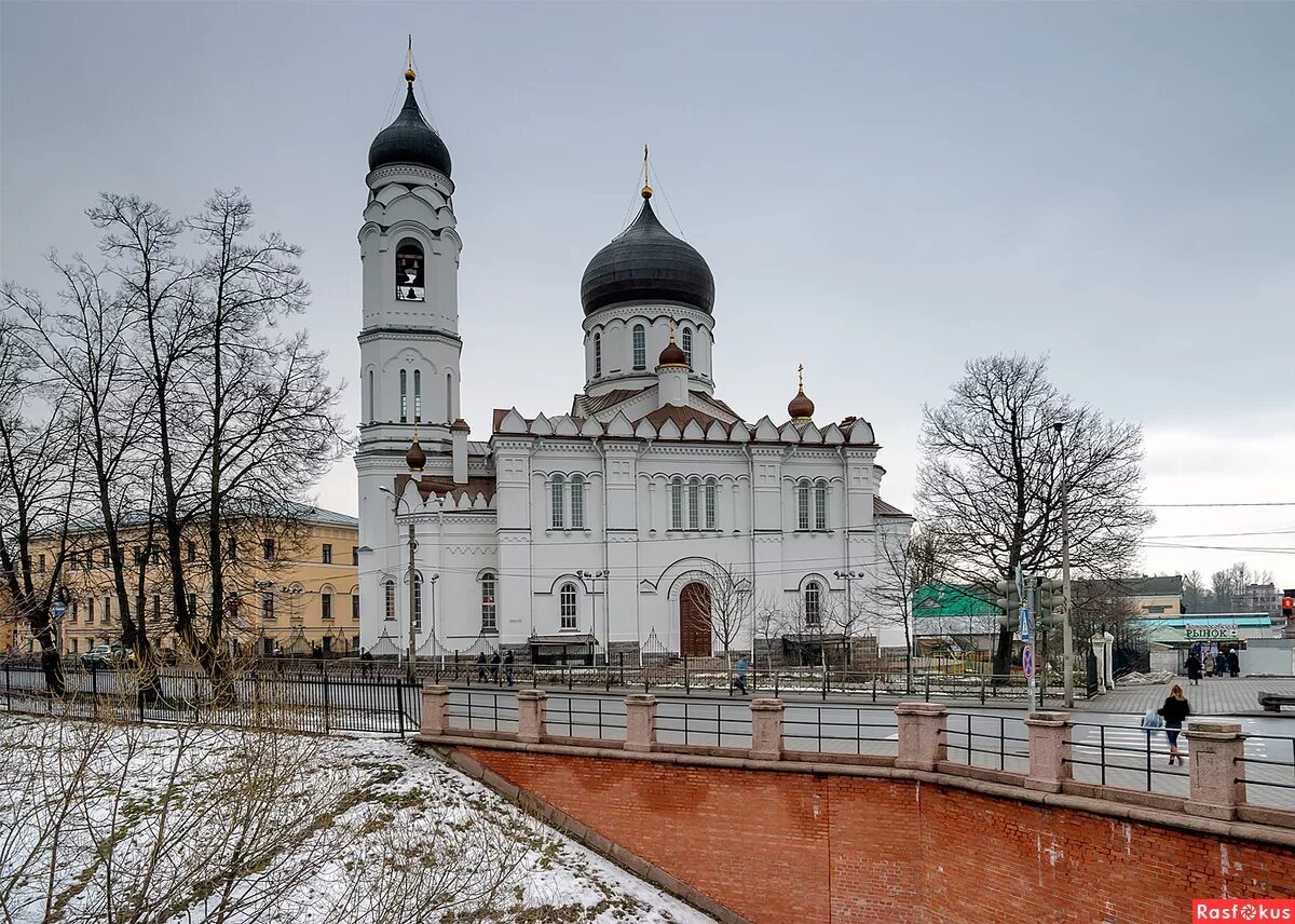 михайловский собор в ломоносове. храм спиридона тримифунтского в ломоносове. храм спиридон тримифунтский и ломоносове. михайловский собор в ломоносове. ломоносов храм.