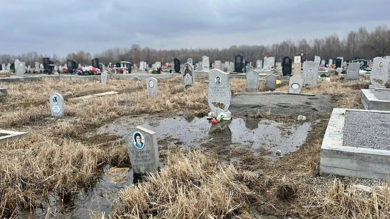 Матвеевское кладбище Хабаровск. Матвеевское кладбище Хабаровск сектора 161. Фотографии кладбища. Кладбище 2023. Могила утонувшей