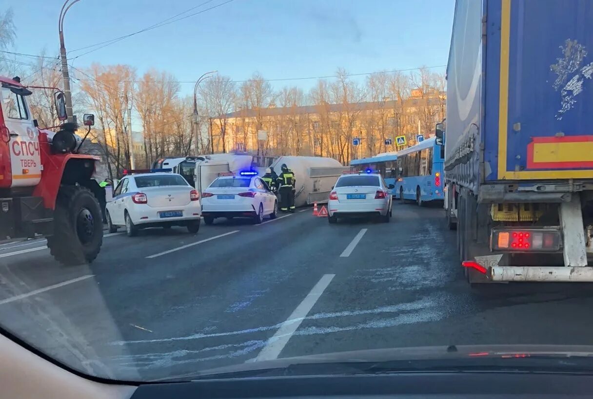 Новости сегодня последние 6 апреля. ДТП на Восточном мосту в Твери вчера 2022. Авария на Восточном мосту в Твери. ДТП на Восточном мосту в Твери. Авария на Восточном мосту в Твери сегодня.