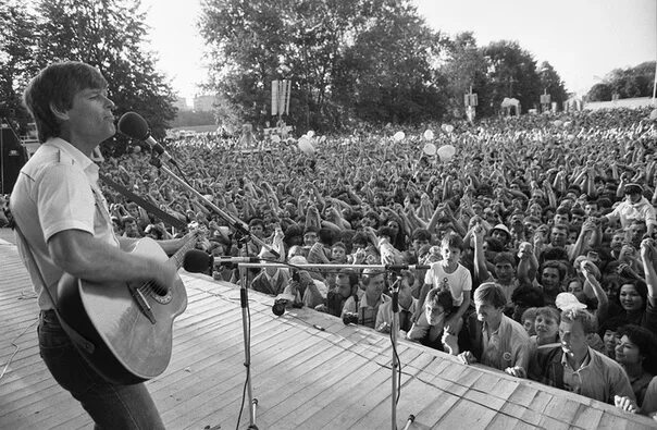 Всемирный фестиваль молодежи 1985 год. Съезд молодежи и студентов в Москве 1957. Фестиваль 1957 года в Москве. Фестиваль молодёжи и студентов в Москве 1957. Всемирный фестиваль молодёжи и студентов в Москве 1985.