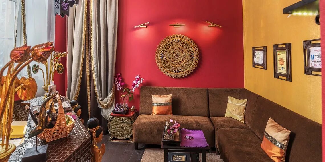 Азия спа тольятти. Солнце над городом. Массажный салон relax москва. Статуэтка золотое солнце. Московский кремль на закате.