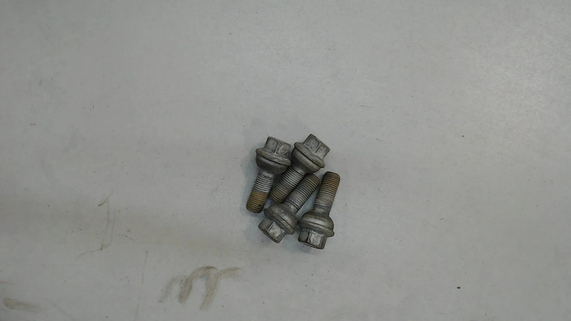 62921175. Колесная шпилька маз зубренок. Болт febi bilstein 03424. Ford 4424984 шпилька колеса. Болт колесный форд.