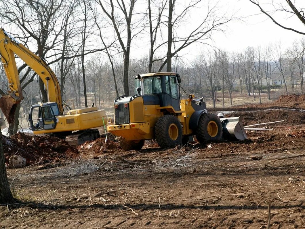 Clearing land. Бульдозер и экскаватор вместе. Cleared Land. Clearing. Tree Excavation.