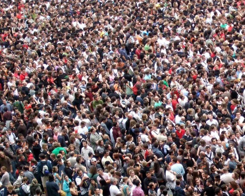 Миллион сейчас. Человек толпы. Толпа народа. Толпа 500 человек. Краснодар население.