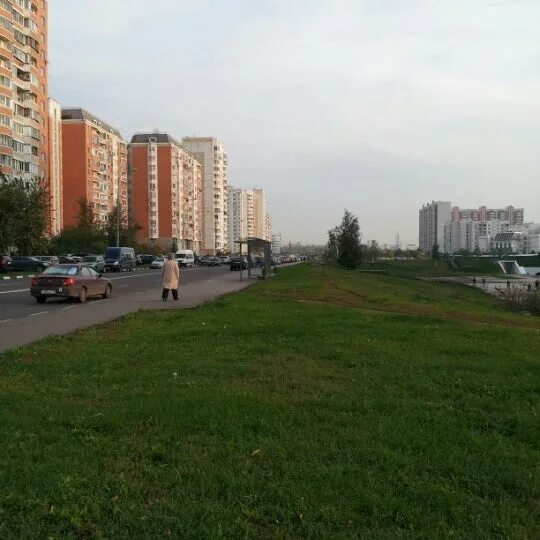 Перервинский б р. Перервинский бульвар 10 к 1. перервинский бульвар 17к1. сквер ветеранов перервинский бульвар. перервинский бульвар 2000 года.