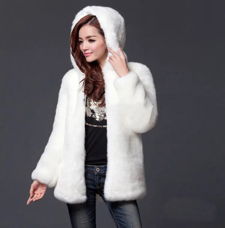 Пальто с натуральным мехом женские. Шуба дебора экомех. Шубы женские зимние. Зимний мех фирма. Меха россии.