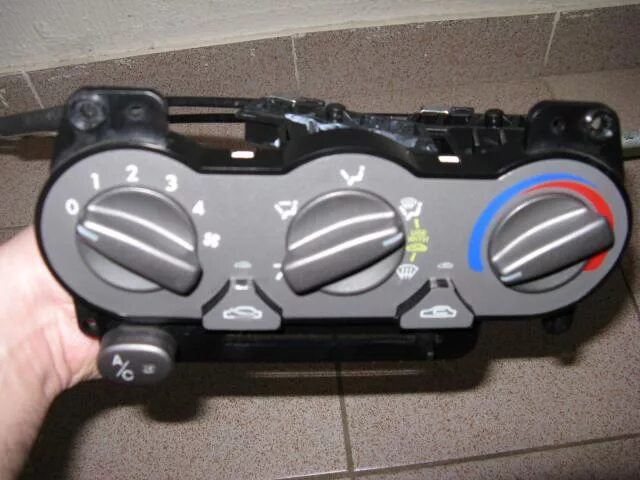 Как снять блок печки акцент Проблемы с подсветкой отопителя Hyundai Accent (2G), 1,5 л, 2005 года своими р