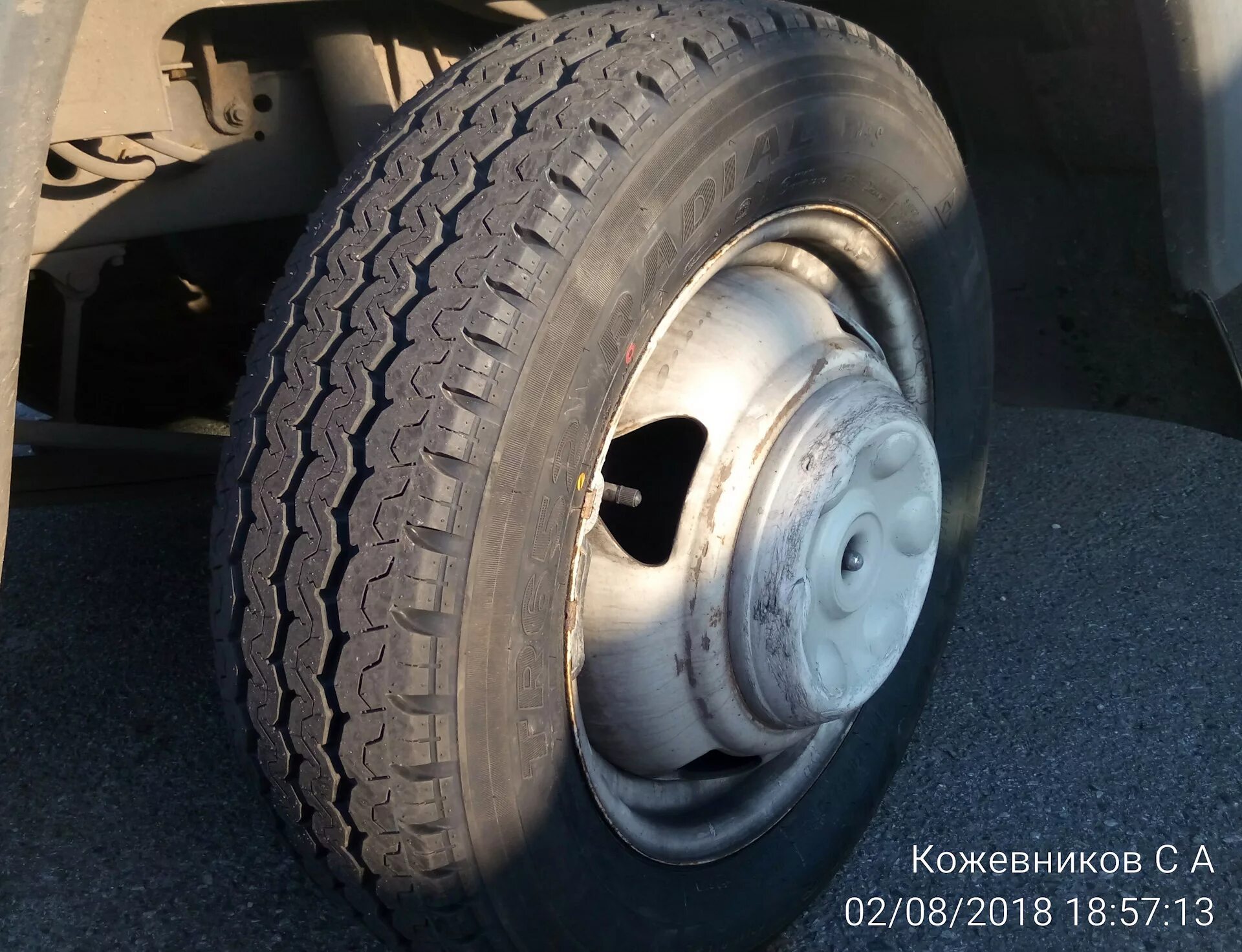 Резина на переднюю ось. Шины на газель 3302. 205 резина на газель. 205 75 16с на газель на задний мост.