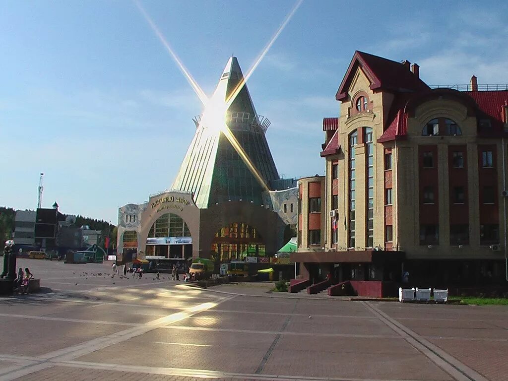 ханты мансийск центр города. ханты-мансийск центральная площадь гостиный двор. центр города ханты мансийска. ханты мансийск центр города. центр города ханты мансийска.