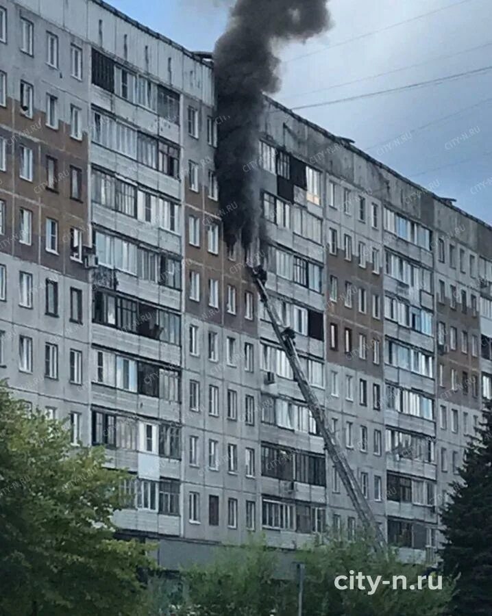 Что случилось в доме сегодня. Пожар в Новокузнецке. Авдеевка 9 этажки. Пожар в многоэтажке. Новокузнецк девятиэтажка.